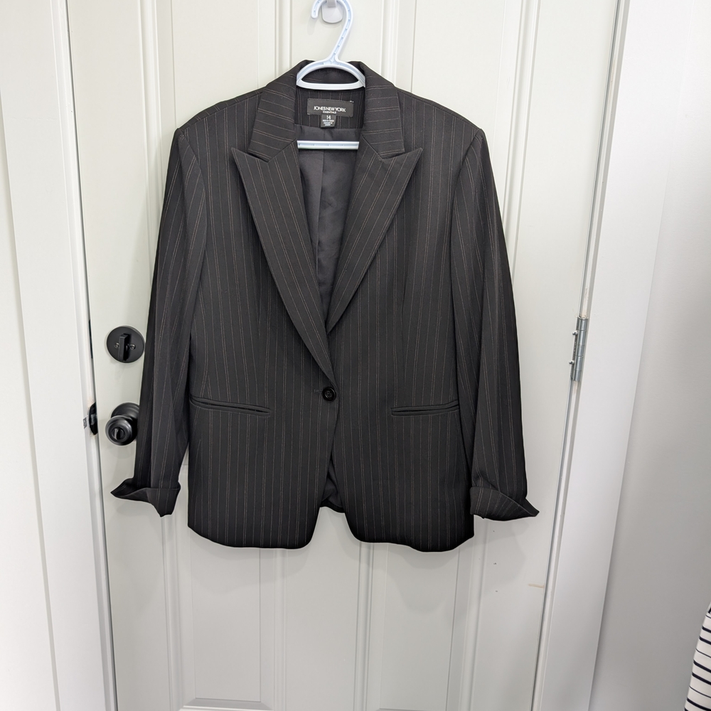 Jones New York Gray Blazer with Notched Lapel